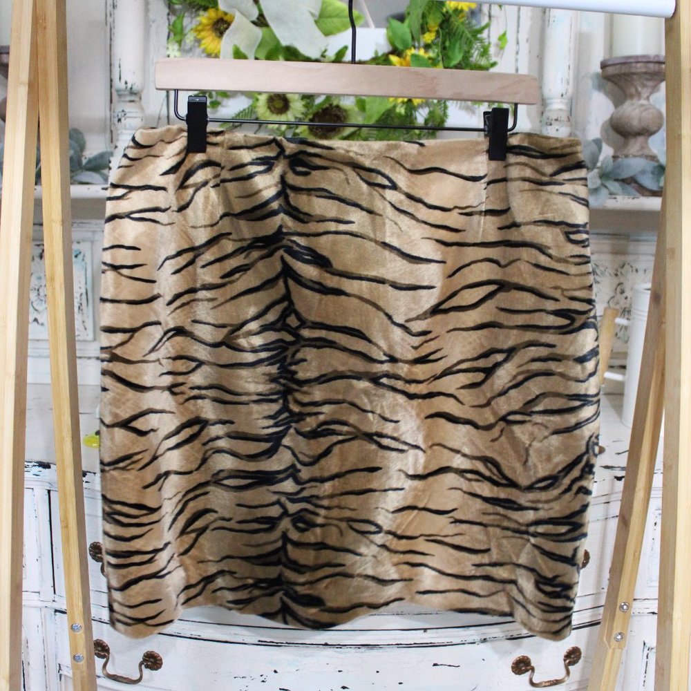 Apostrophe Tiger Pencil Skirt